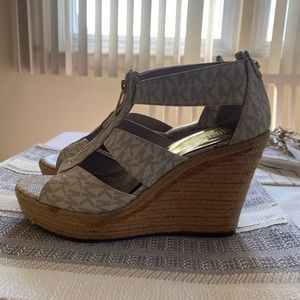 MK WEDGE SANDALS